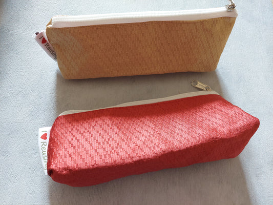Pair of contrast color triangular pouches